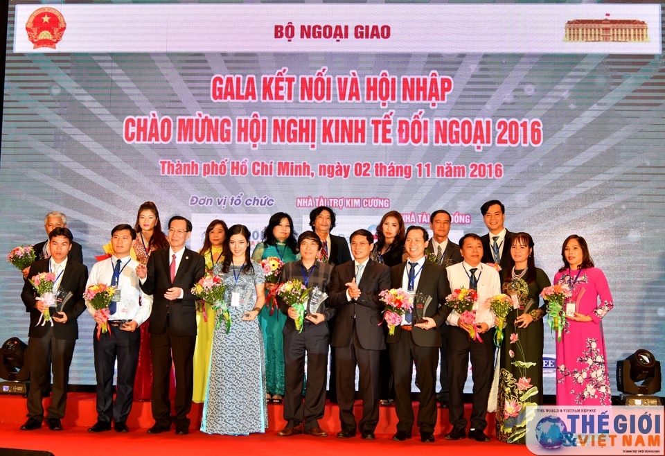 khai mac trien lam thanh tuu kinh te doi ngoai va moi truong dau tu tai viet nam