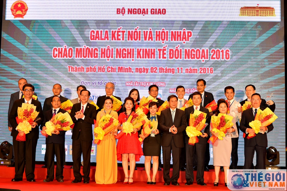 khai mac trien lam thanh tuu kinh te doi ngoai va moi truong dau tu tai viet nam