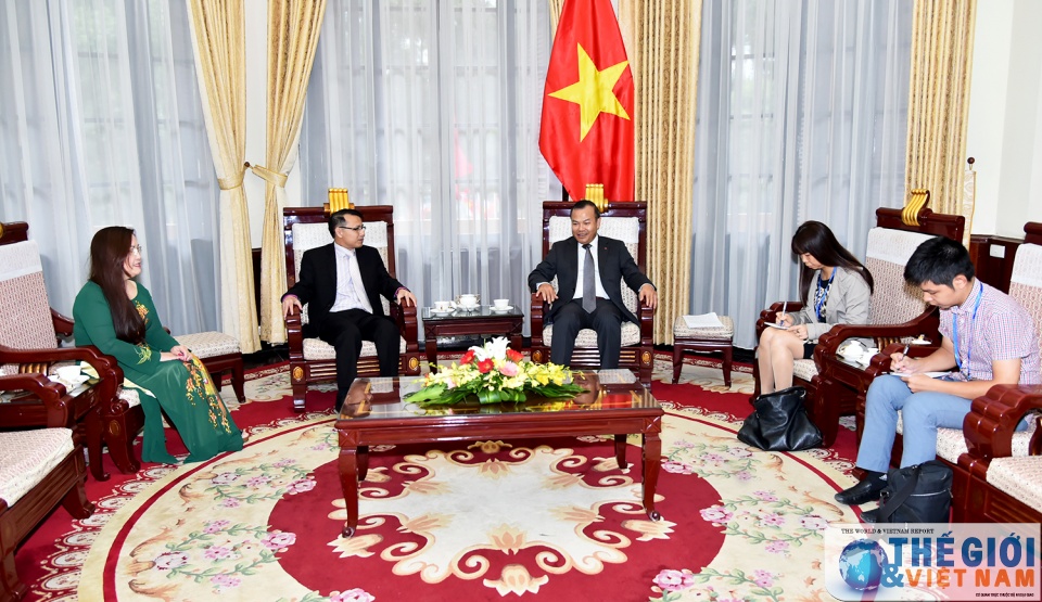 thu truong vu hong nam tiep dai su guinea ecuatorial va chu tich hoi nguoi viet tai czech