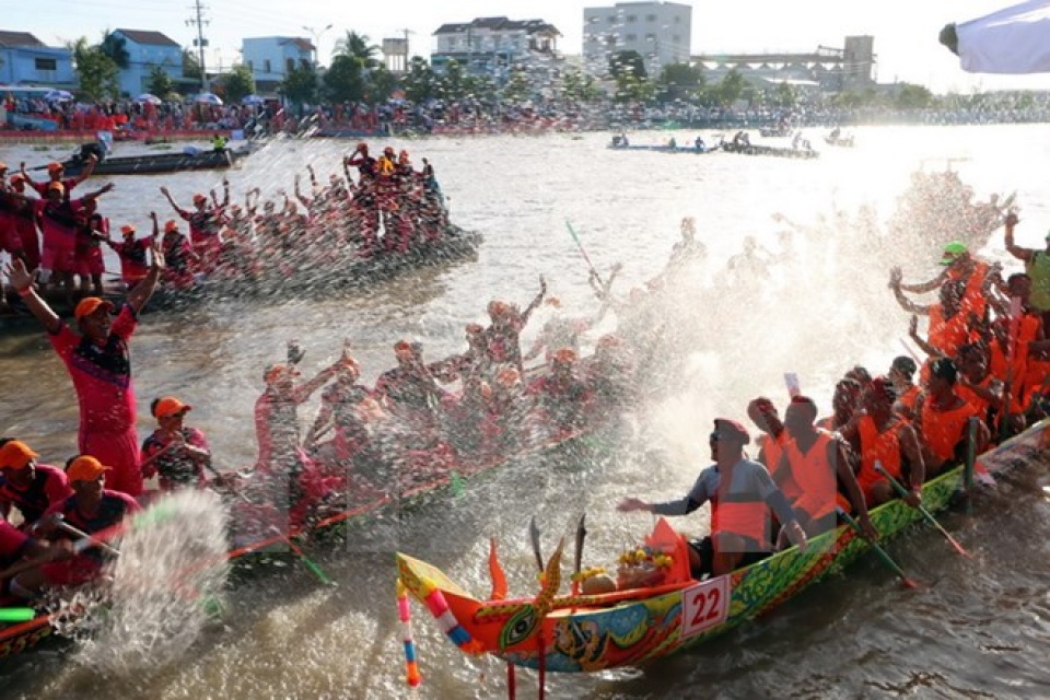 tung bung le hoi dua ghe ngo dong bao khmer soc trang 2016