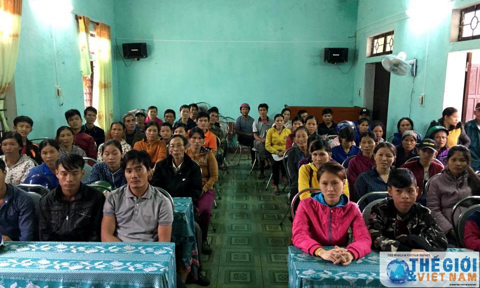 Trao quà cứu trợ của Bộ Ngoại giao cho đồng bào vùng lũ trao qua cuu tro cua bo ngoai giao cho dong bao vung lu