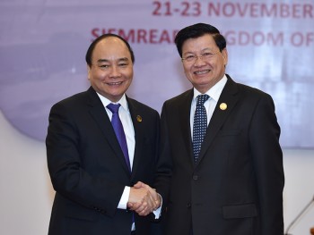 Thủ tướng Nguyễn Xuân Phúc hội kiến Thủ tướng Lào