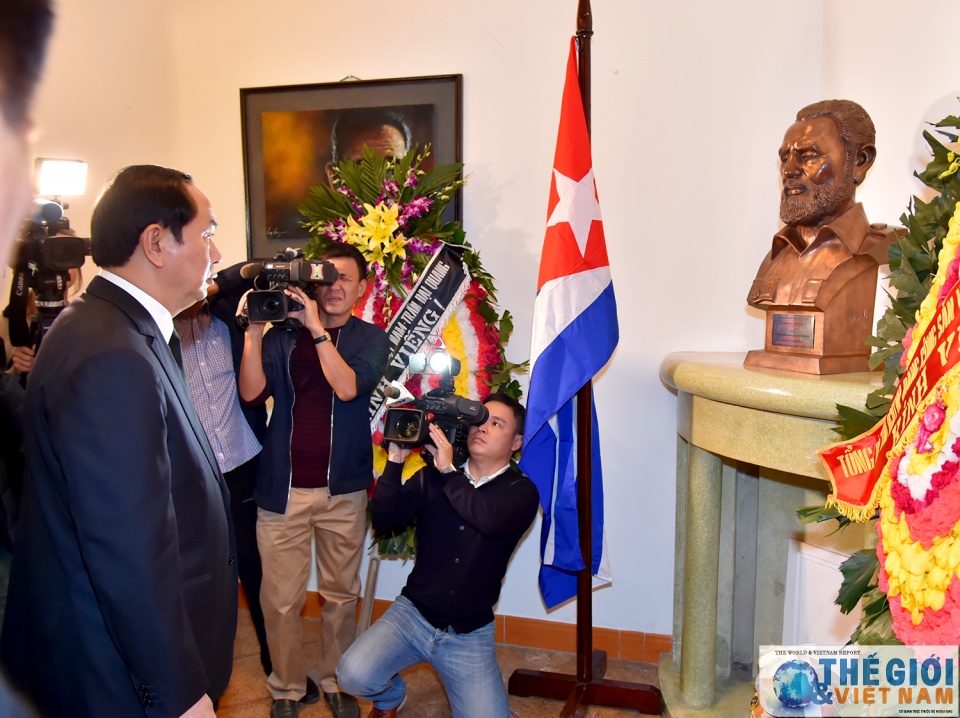 lanh dao dang nha nuoc chinh phu vieng lanh tu cuba fidel castro