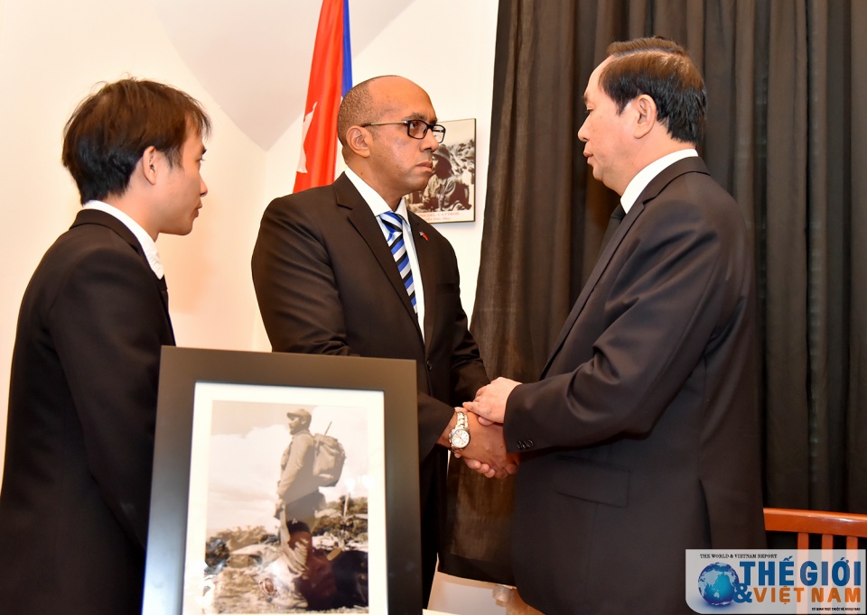 lanh dao dang nha nuoc chinh phu vieng lanh tu cuba fidel castro