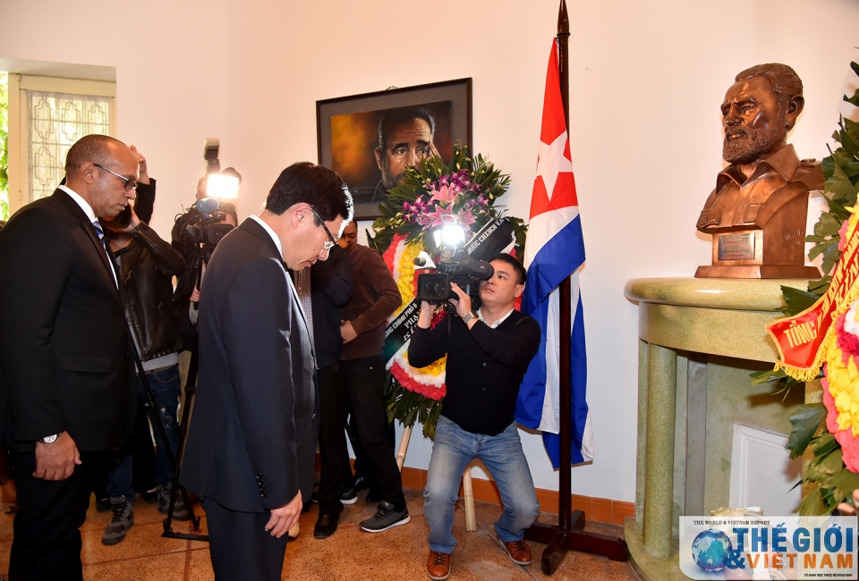 pho thu tuong bo truong ngoai giao pham binh minh vieng chu tich cuba fidel castro