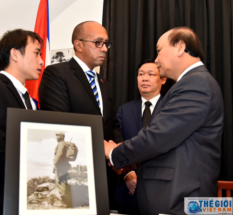 lanh dao dang nha nuoc chinh phu vieng lanh tu cuba fidel castro