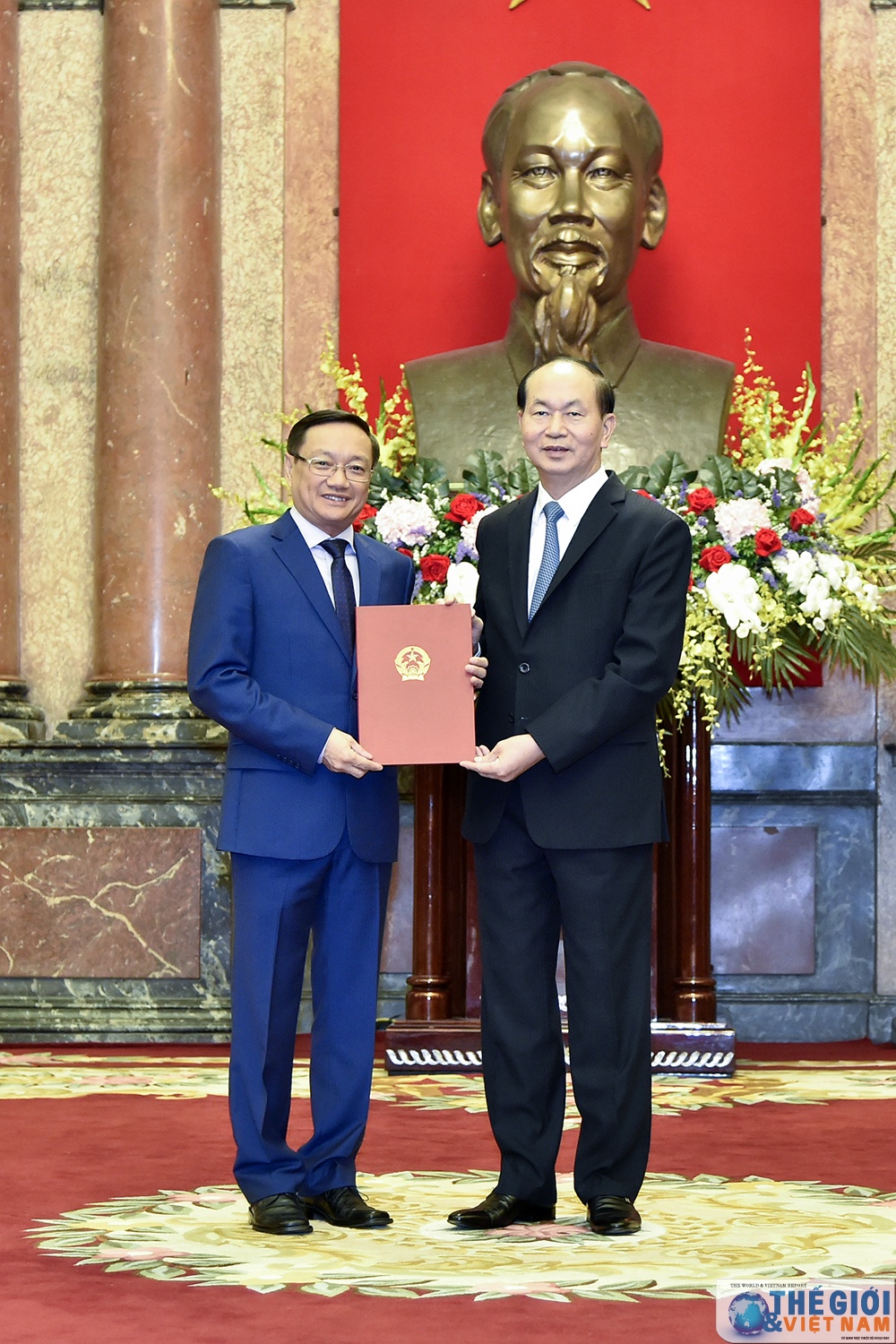 chu tich nuoc trao quyet dinh phong ham dai su cho can bo ngoai giao