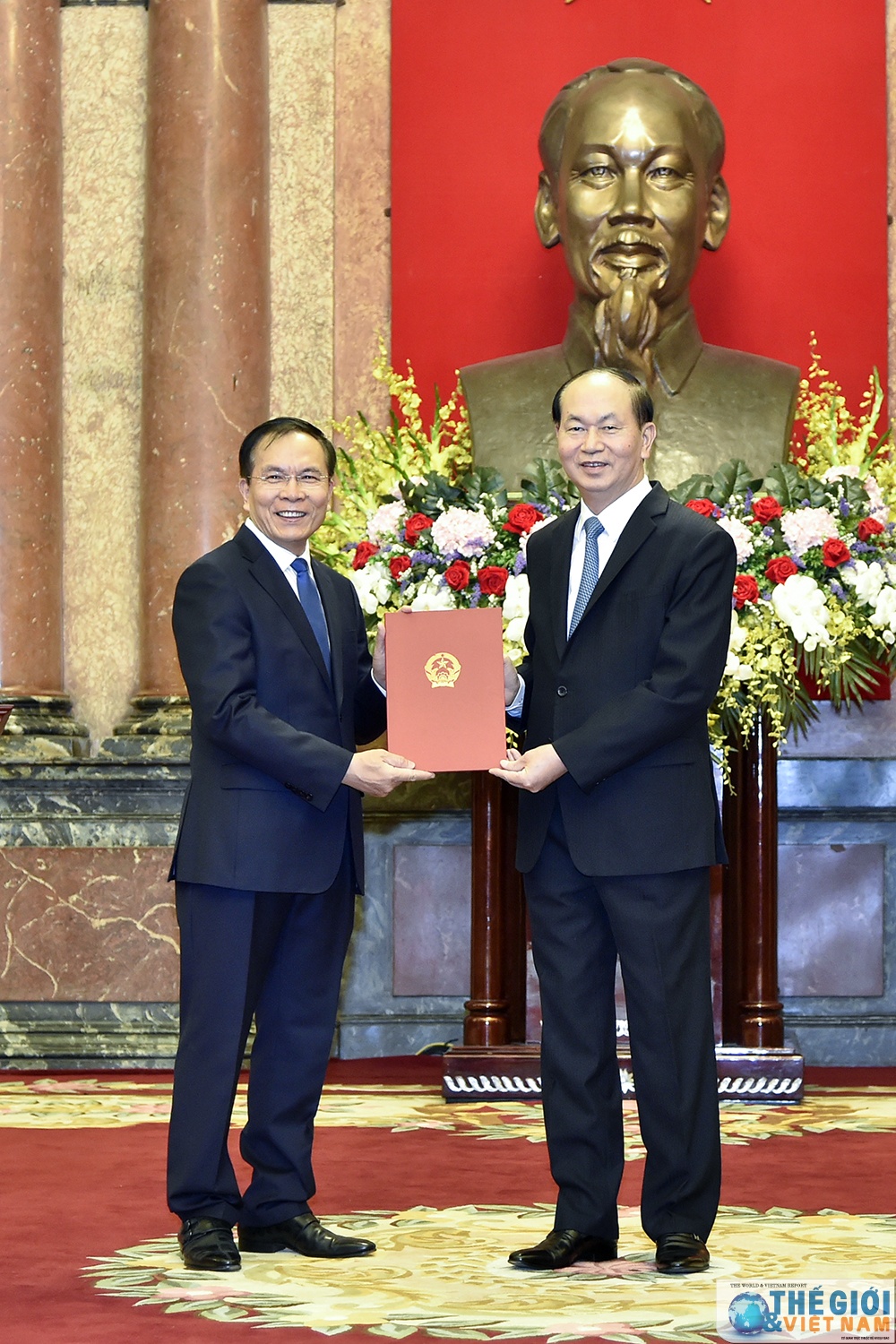 chu tich nuoc trao quyet dinh phong ham dai su cho can bo ngoai giao