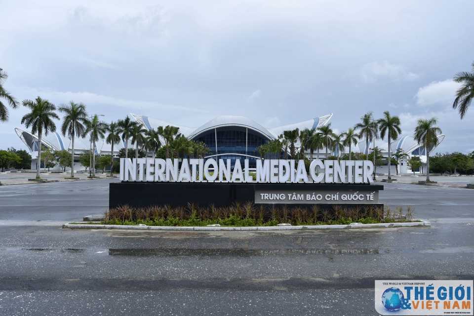 hang nghin phong vien dang ky tac nghiep tai trung tam bao chi quoc te