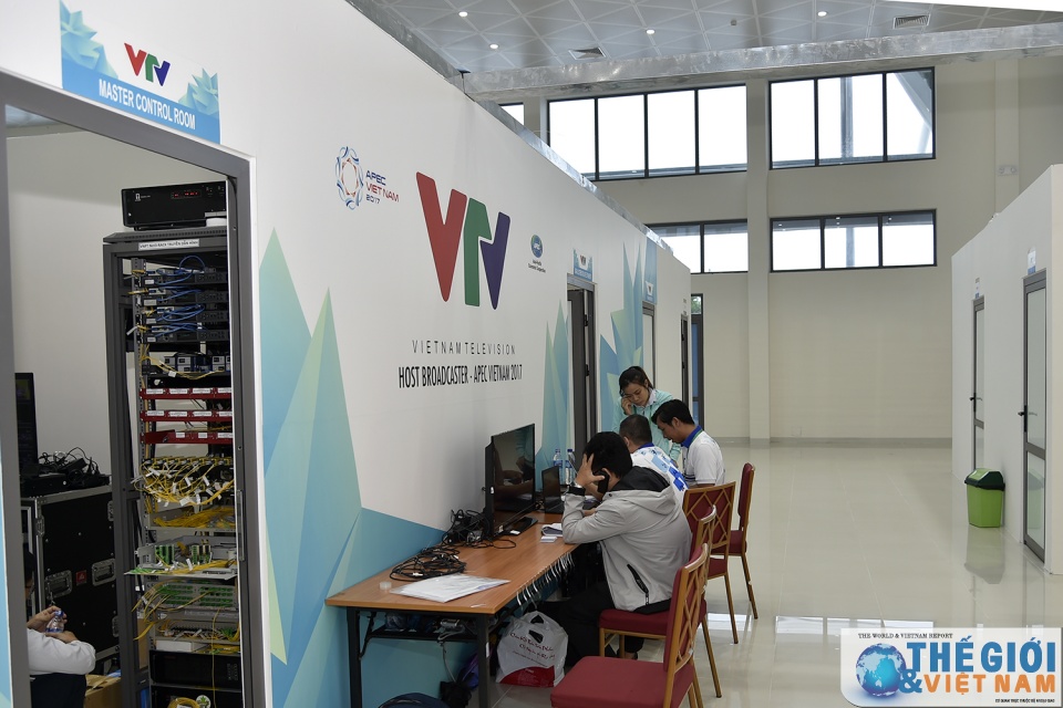 hang nghin phong vien dang ky tac nghiep tai trung tam bao chi quoc te