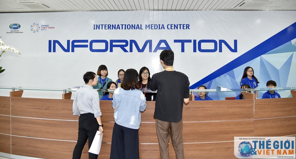 hang nghin phong vien dang ky tac nghiep tai trung tam bao chi quoc te