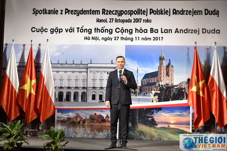 le don chinh thuc tong thong ba lan tai phu chu tich