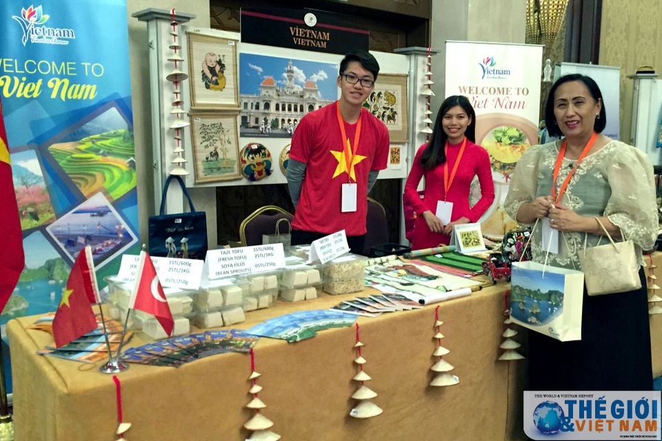 dai su quan viet nam tai tho nhi ky tham gia hoi cho tu thien