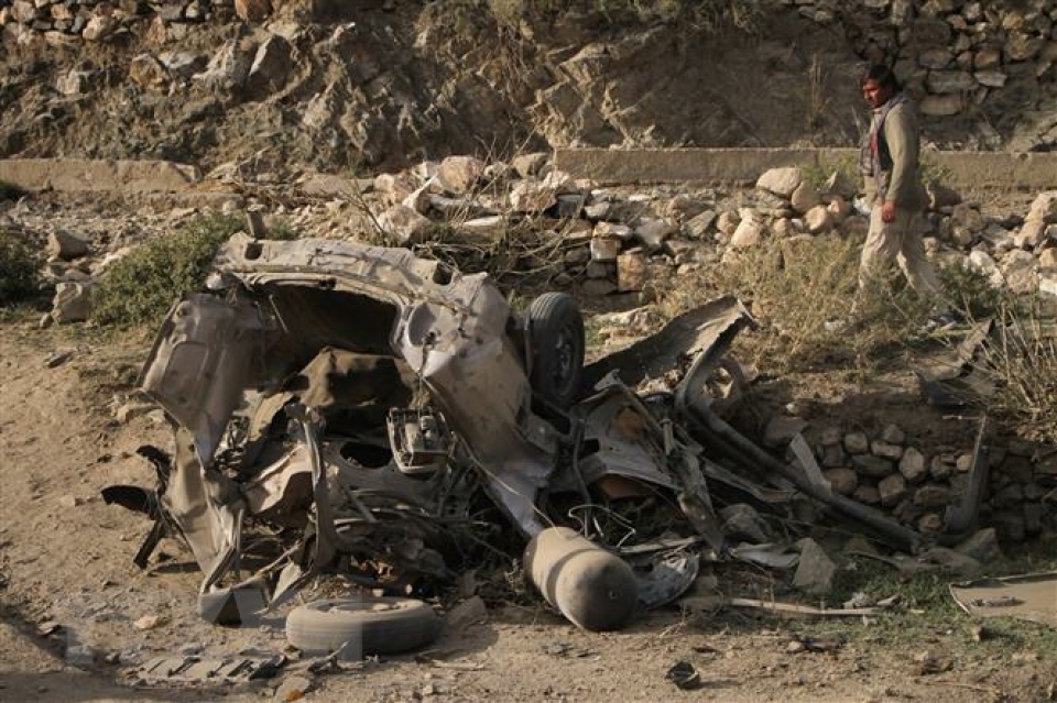 no lon ngay truoc mot truong trung hoc o thu do kabul