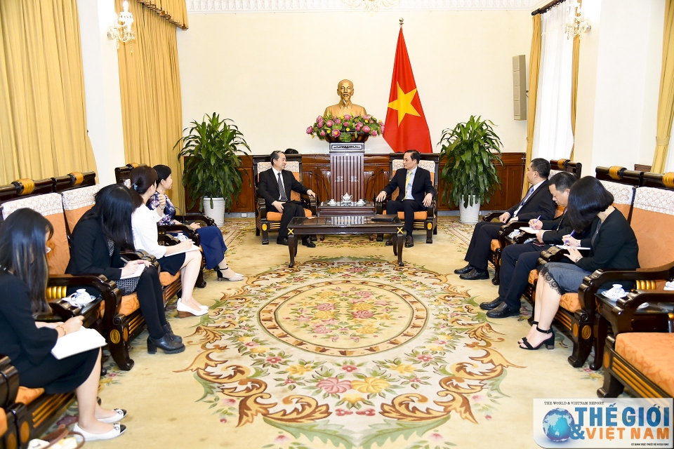 thu truong ngoai giao le hoai trung tiep dai su trung quoc den chao xa giao