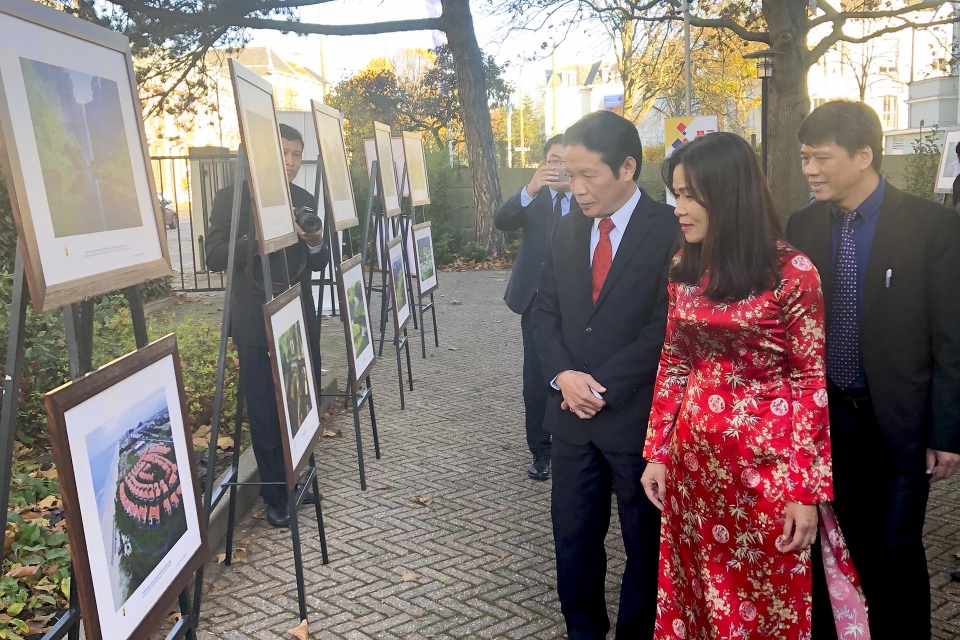 trien lam anh dip ky niem 45 nam thiet lap quan he ngoai giao viet nam ha lan