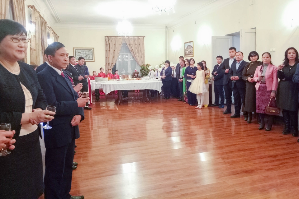 ky niem 64 nam quan he ngoai giao viet nam mong co