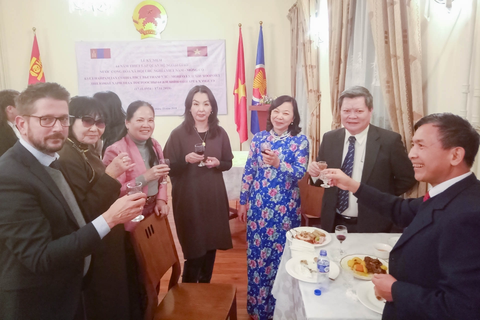 ky niem 64 nam quan he ngoai giao viet nam mong co