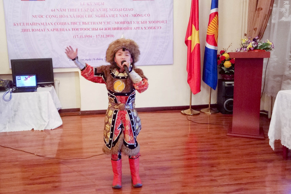 ky niem 64 nam quan he ngoai giao viet nam mong co