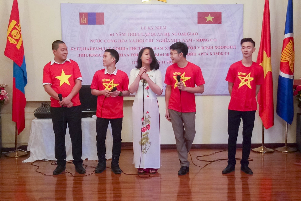 ky niem 64 nam quan he ngoai giao viet nam mong co