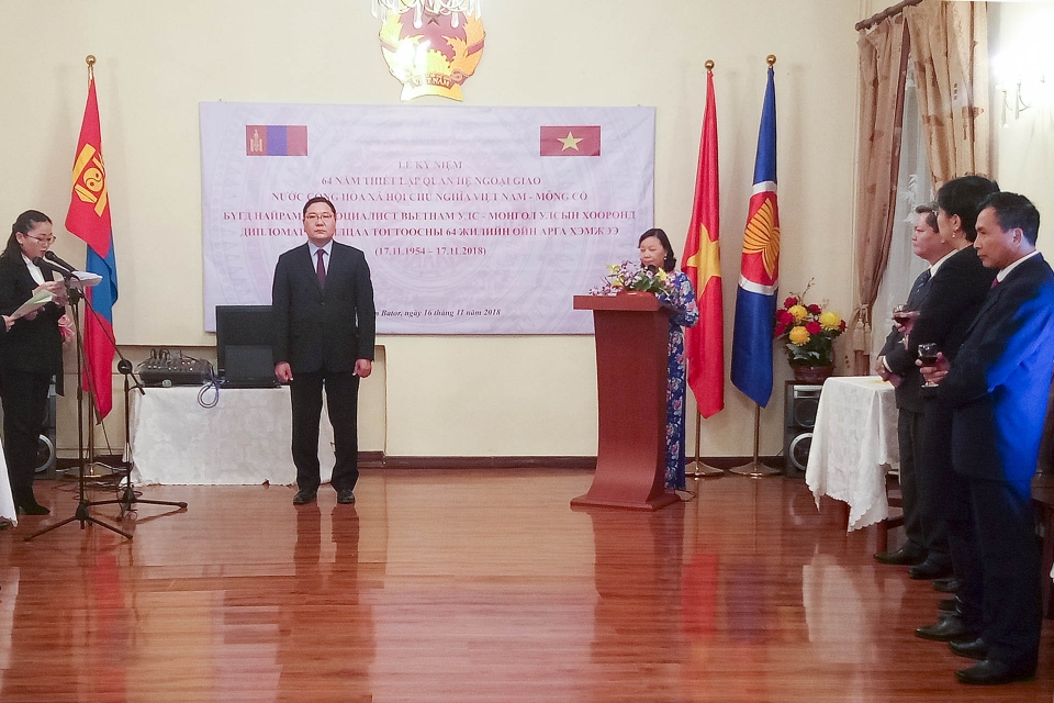 ky niem 64 nam quan he ngoai giao viet nam mong co
