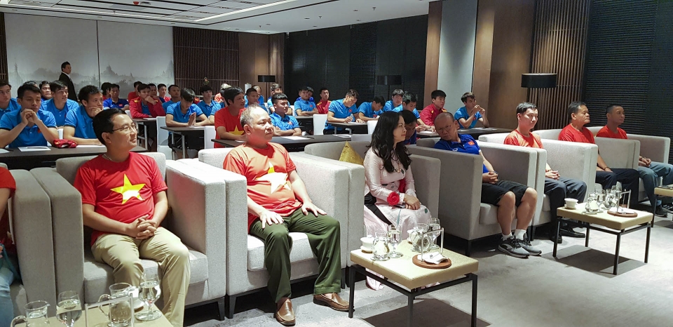 dai su quan viet nam tai myanmar gap go doi tuyen bong da viet nam