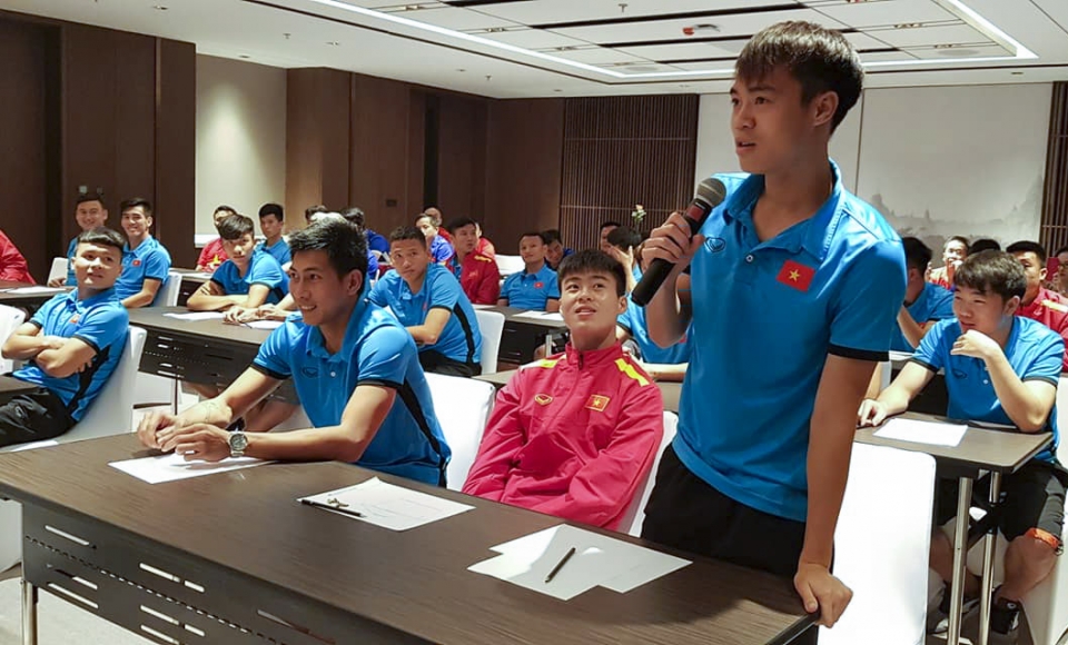 dai su quan viet nam tai myanmar gap go doi tuyen bong da viet nam