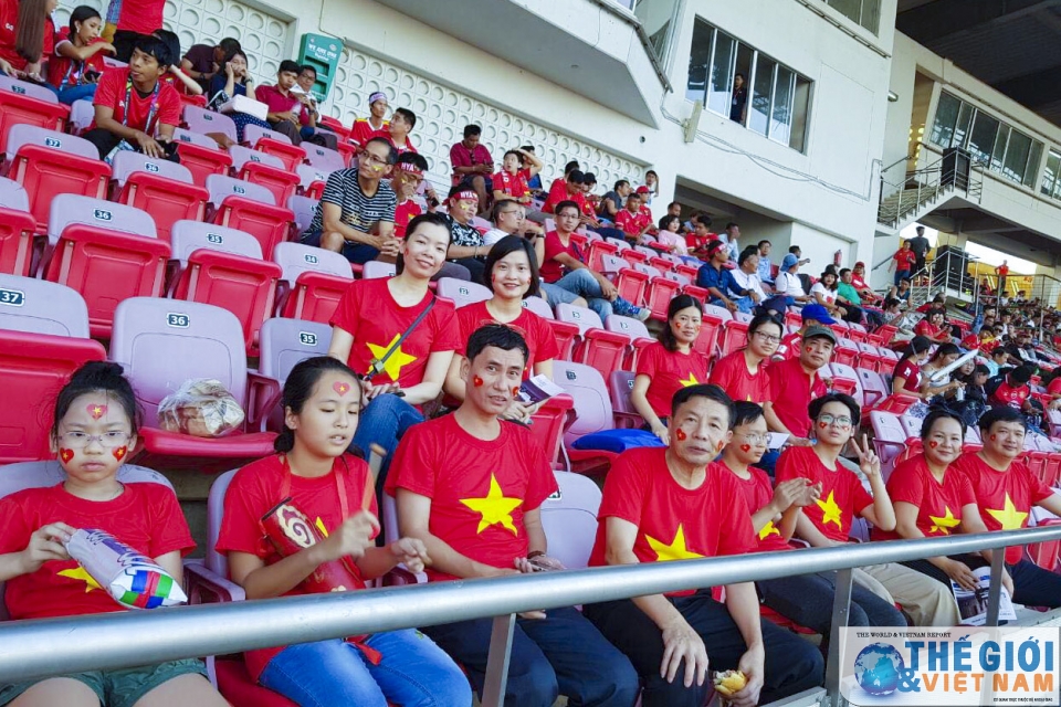 nhung hinh anh dau tien cua cdv tiep lua doi tuyen viet nam myanmar