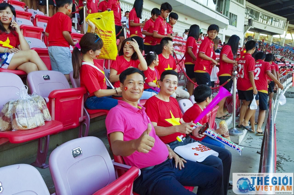 nhung hinh anh dau tien cua cdv tiep lua doi tuyen viet nam myanmar