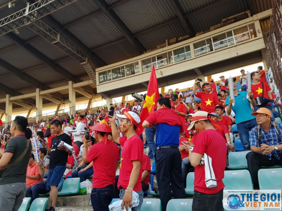 nhung hinh anh dau tien cua cdv tiep lua doi tuyen viet nam myanmar