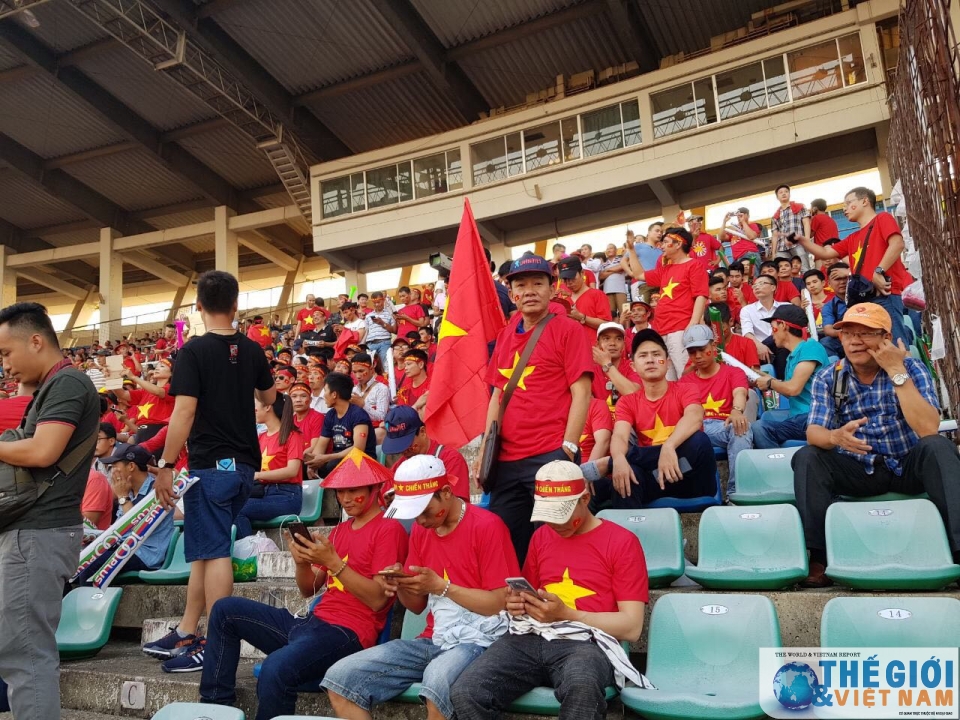 nhung hinh anh dau tien cua cdv tiep lua doi tuyen viet nam myanmar