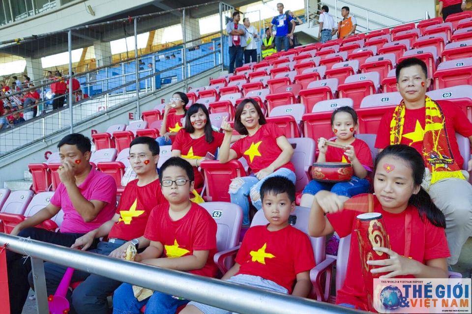 nhung hinh anh dau tien cua cdv tiep lua doi tuyen viet nam myanmar