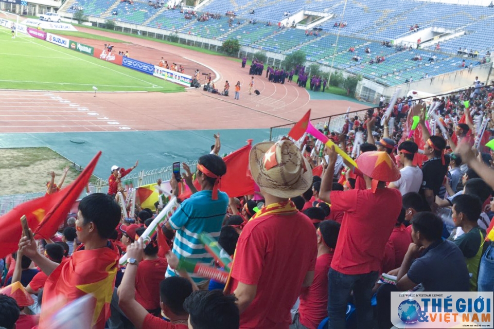 nhung hinh anh dau tien cua cdv tiep lua doi tuyen viet nam myanmar