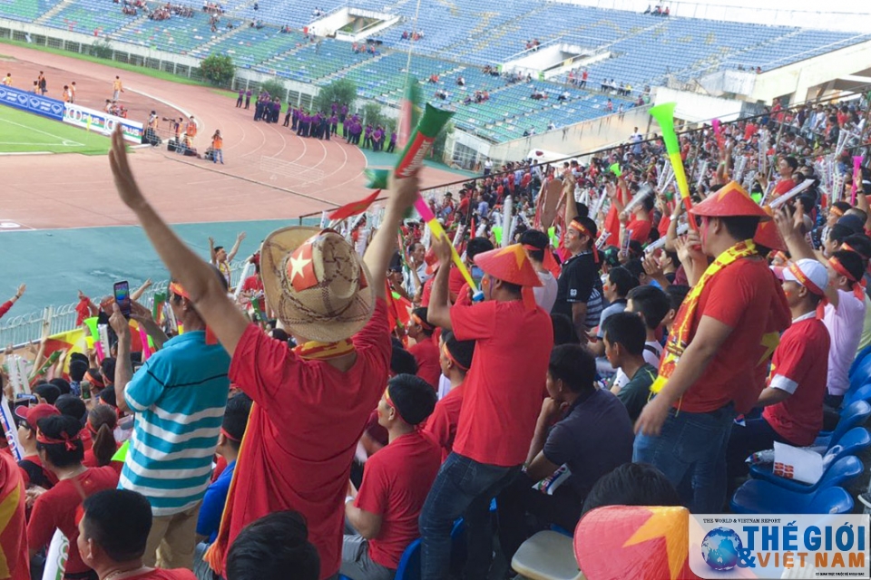 nhung hinh anh dau tien cua cdv tiep lua doi tuyen viet nam myanmar