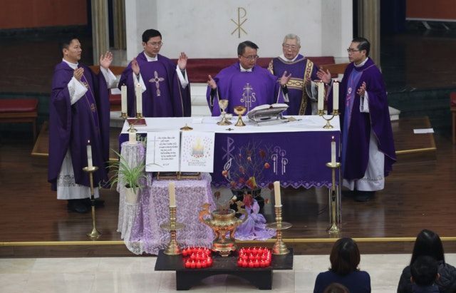Cộng đồng người Việt tại Anh làm lễ cầu nguyện cho 39 người chết