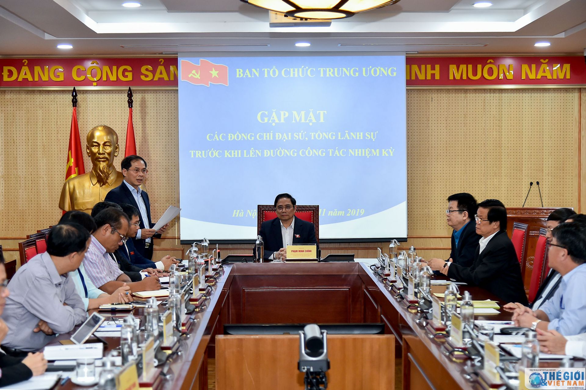 dong chi pham minh chinh gap lam viec voi cac truong co quan dai dien viet nam o nuoc ngoai nhiem ky 2019 2022