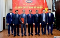 thu truong ngoai giao nguyen minh vu trao quyet dinh dieu dong can bo
