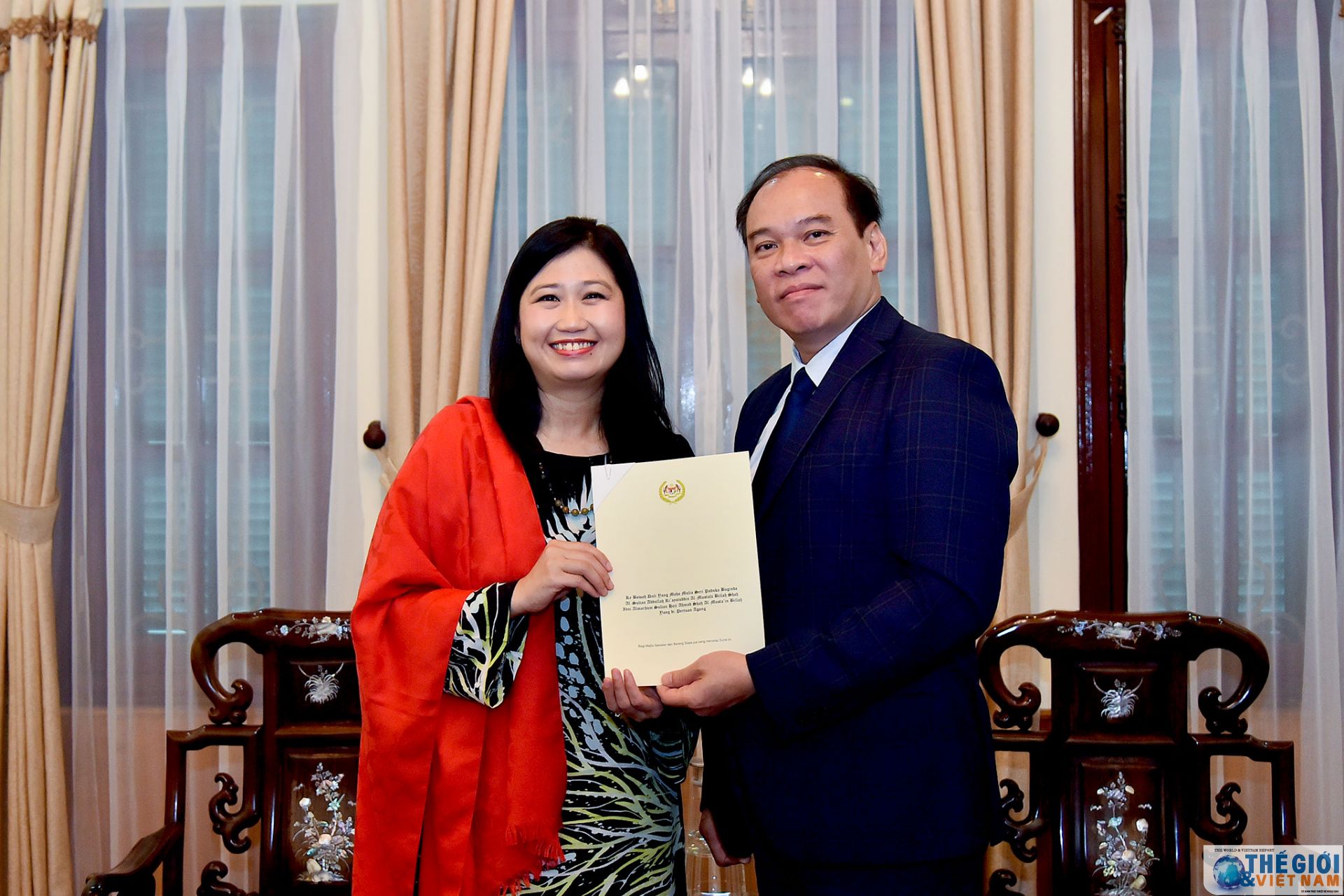 trao giay chap nhan lanh su cho tong lanh su malaysia tai tp ho chi minh