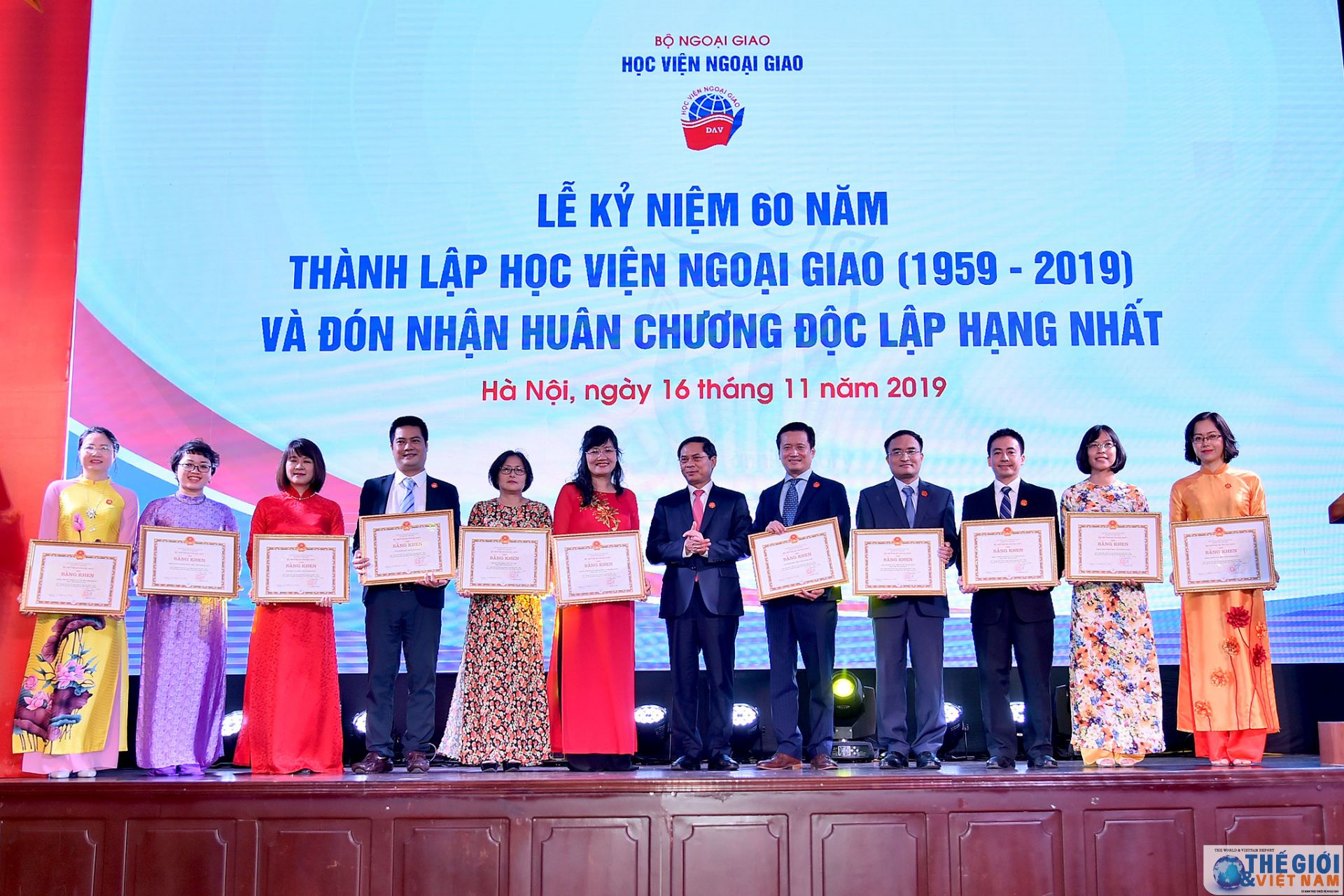 toan canh hoc vien ngoai giao ky nie m 60 nam tha nh la p qua anh