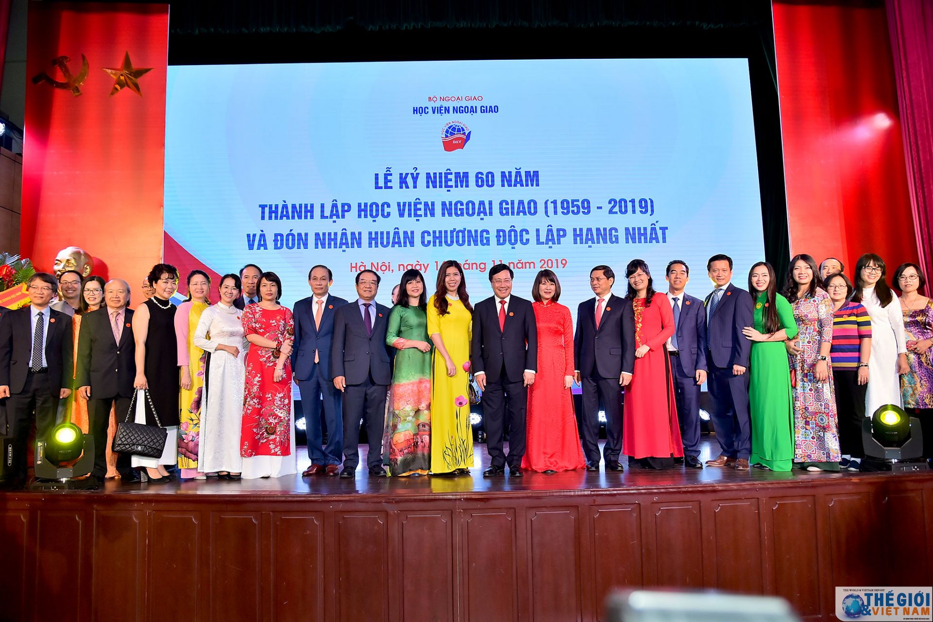 toan canh hoc vien ngoai giao ky nie m 60 nam tha nh la p qua anh