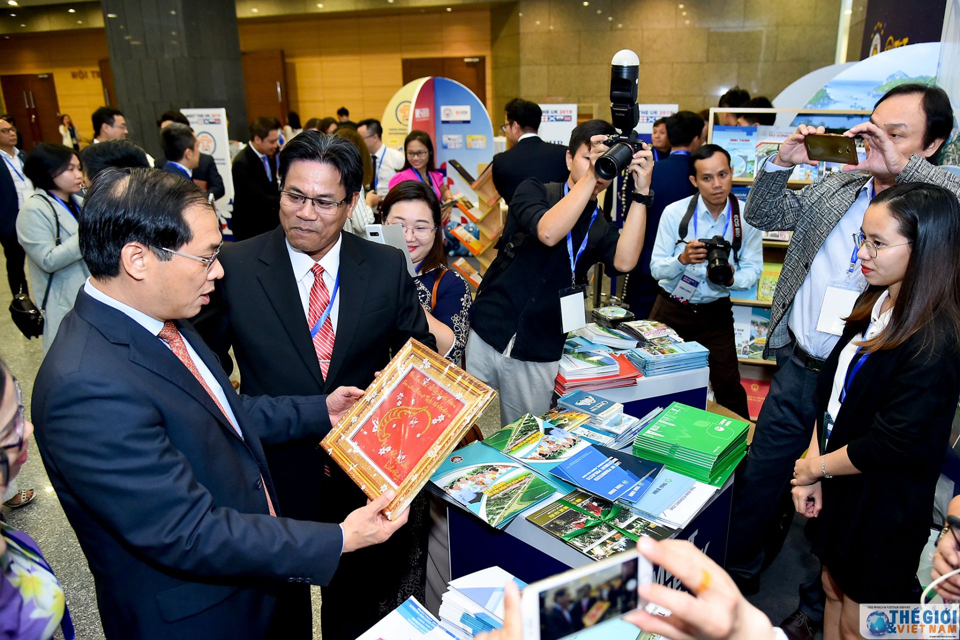 khai mac ho i nghi gap go vuong quoc anh