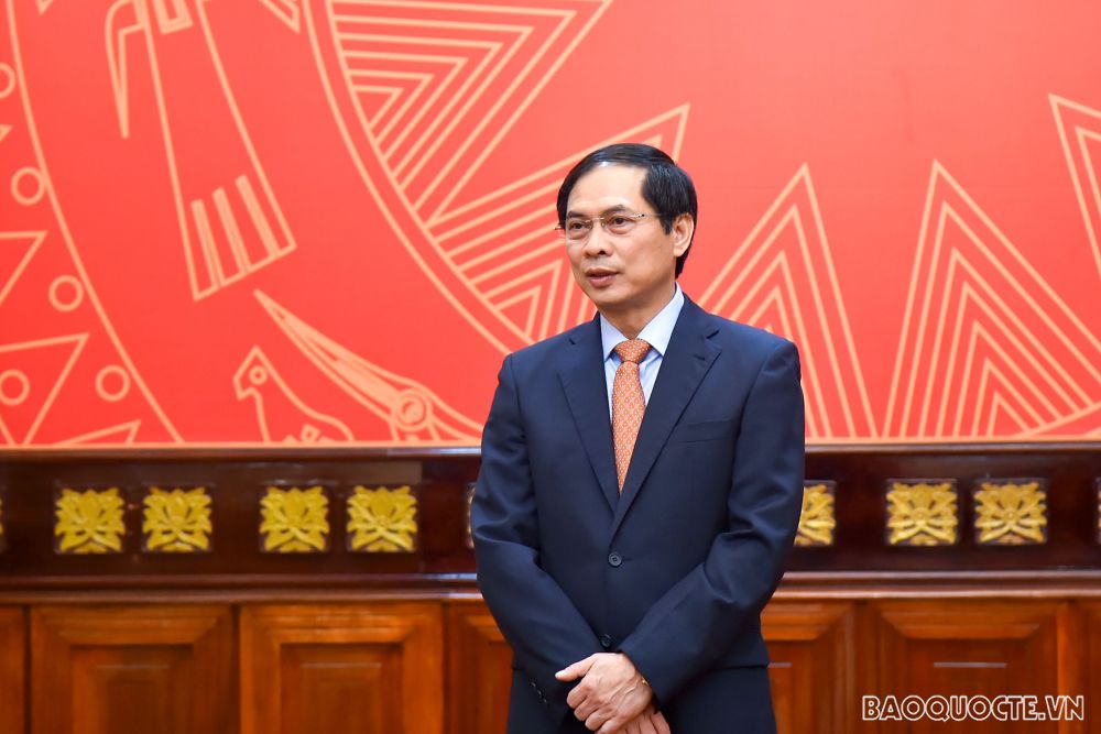 Trao quyết định bổ nhiệm Quyền Giám đốc Học viện Ngoại giao và cán bộ cấp Vụ của Bộ Ngoại giao