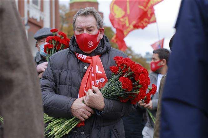 Thắng lợi của Cách mạng Tháng Mười năm 1917 tại Nga đã hình thành nhà nước chuyên chính vô sản đầu tiên trên thế giới và có ý nghĩa quan trọng đối với phong trào giải phóng dân tộc trên thế giới. (Ảnh: Trần Hiếu/Pv TTXVN tại Nga) Đảng Cộng sản Liên bang Nga kỷ niệm 103 năm Cách mạng Tháng Mười Nga