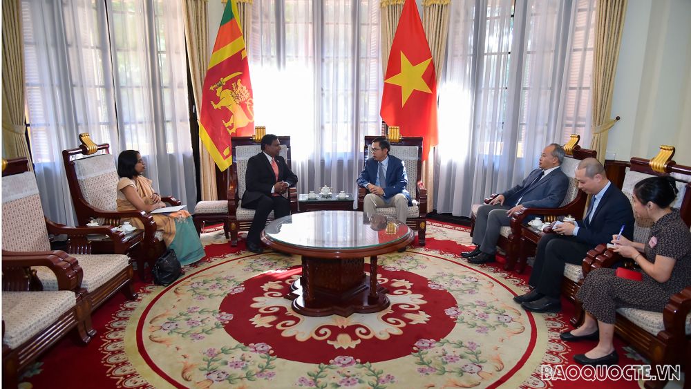 Đại sứ quán Sri Lanka tại Việt Nam ủng hộ nạn nhân lũ lụt miền Trung Đại sứ quán Sri Lanka tại Việt Nam ủng hộ nạn nhân lũ lụt miền Trung