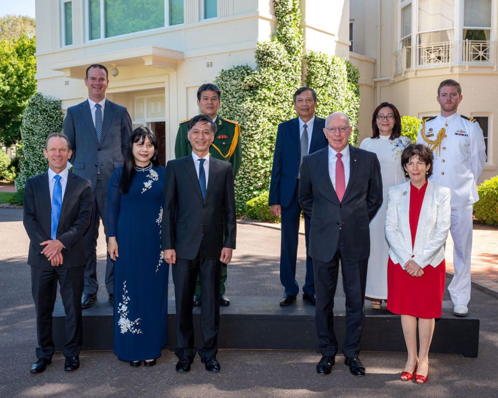 Đại sứ Nguyễn Tất Thành trình Thư ủy nhiệm lên Toàn quyền Australia