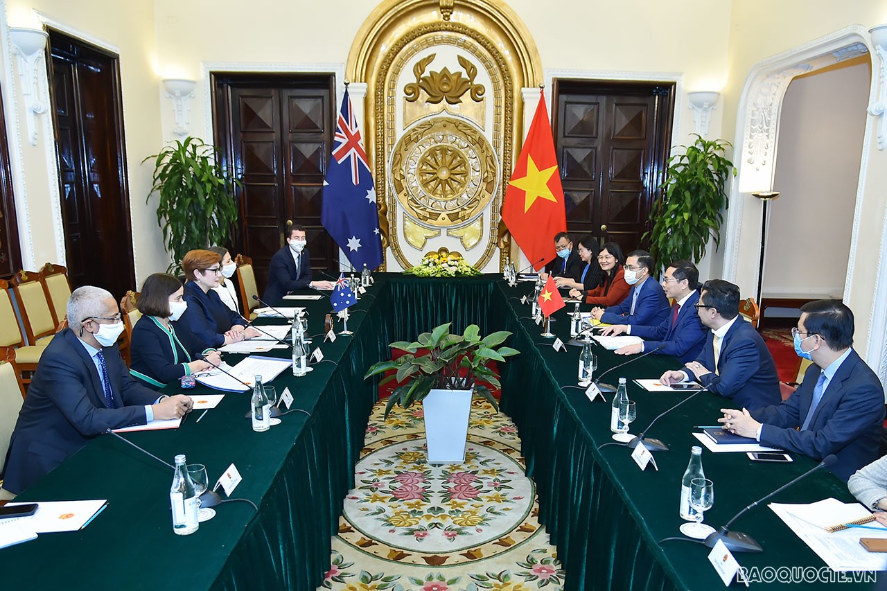 Nhân dịp này, Bộ trưởng Ngoại giao Bùi Thanh Sơn cám ơn sự hỗ trợ của chính phủ Australia đối với Việt Nam trong việc ứng phó với đại dịch Covid-19 trong thời gian qua.