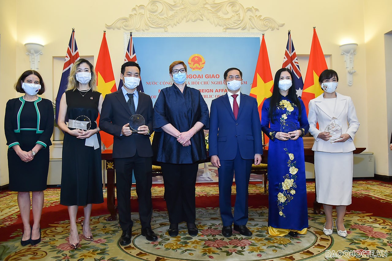 Toàn cảnh Bộ trưởng Bùi Thanh Sơn đón và đồng chủ trì Hội nghị Bộ trưởng Ngoại giao Việt Nam-Australia với Bộ trưởng Marise Payne