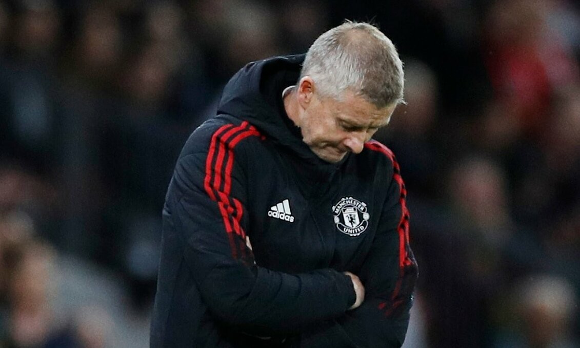 Hàng loạt tờ báo Anh như Guardian, Times hay Athletic cùng đưa tin Man Utd đã quyết định sa thải HLV Solskjaer, tối 20/11. Theo tờ Athletic, Man Utd sẽ bổ nhiệm Giám đốc Kỹ thuật Darren Fletcher tạm quyền dẫn dắt đội bóng, còn Michael Carrick vẫn làm trợ lý. Hai cựu tiền vệ này sẽ được tin tưởng dẫn dắt đội bóng lâu dài nếu ban lãnh đạo không tìm được người thay thế trong ngắn hạn.r. (Nguồn: Reters). (Nguồn: Reters)