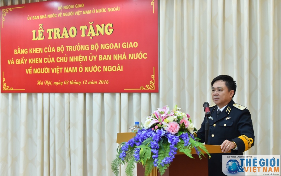 tang bang khen cua bo truong ngoai giao cho can bo chien si hai quan