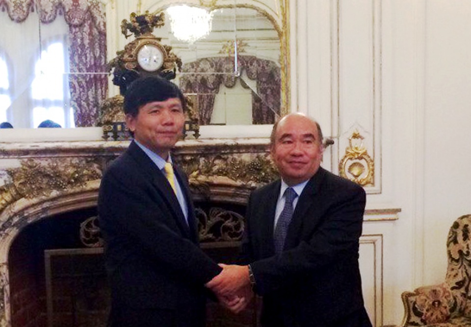 thu truong dang dinh quy tham va tham khao chinh tri tai ecuador